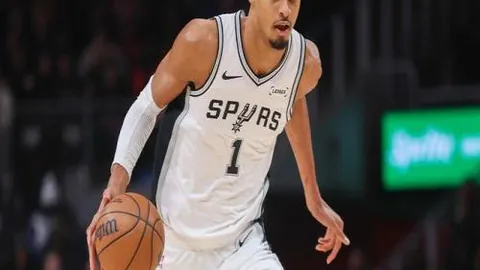 郭艾伦受伤缺席全明星，孙铭徽担任首发，贺希宁作为替补登场